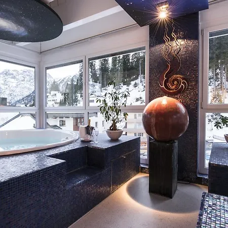 Posthotel Holiday Villa Arosa-3